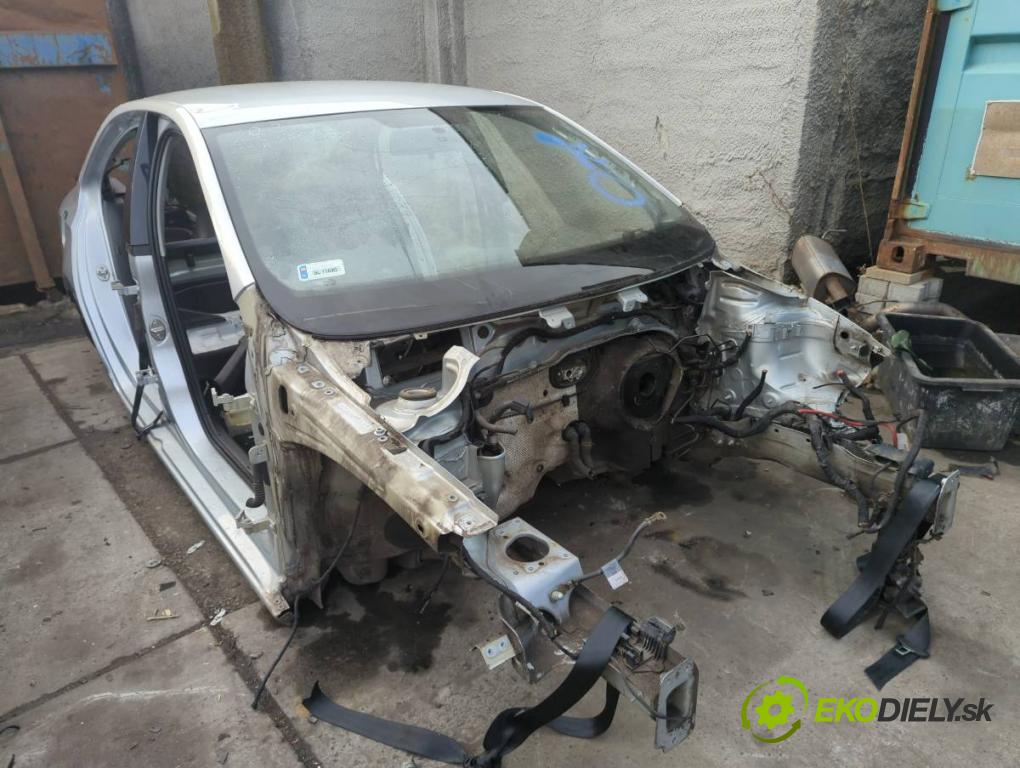 SEAT TOLEDO IV liftback 2016 66 kW 1.2 TSI 1197 KAROSERIA ČTVRŤÁK blatník zadní část levý pravý práh střecha PODŁUŻNICA levý pravý 