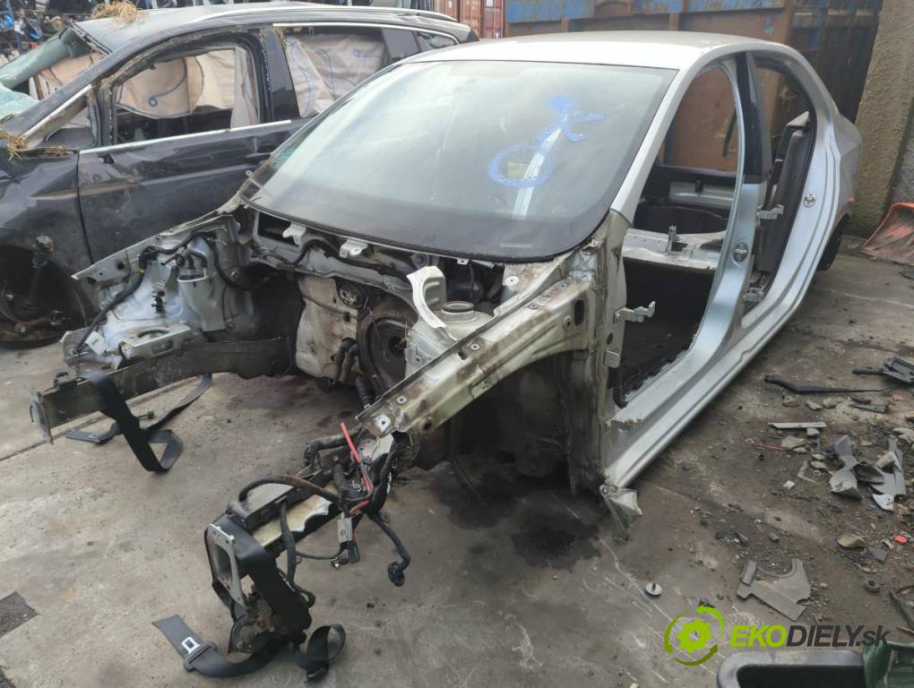 SEAT TOLEDO IV liftback 2016 66 kW 1.2 TSI 1197 KAROSERIA ČTVRŤÁK blatník zadní část levý pravý práh střecha PODŁUŻNICA levý pravý