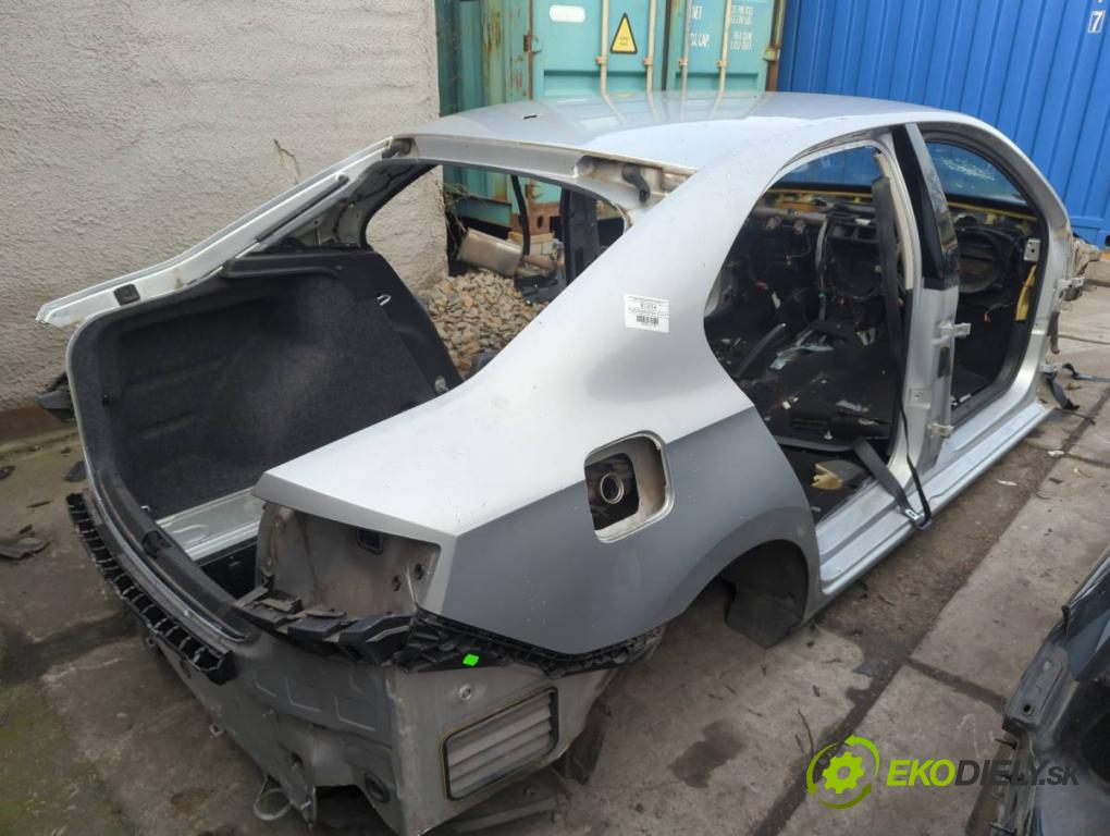 SEAT TOLEDO IV liftback 2016 66 kW 1.2 TSI 1197 KAROSERIA ČTVRŤÁK blatník zadní část levý pravý práh střecha PODŁUŻNICA levý pravý