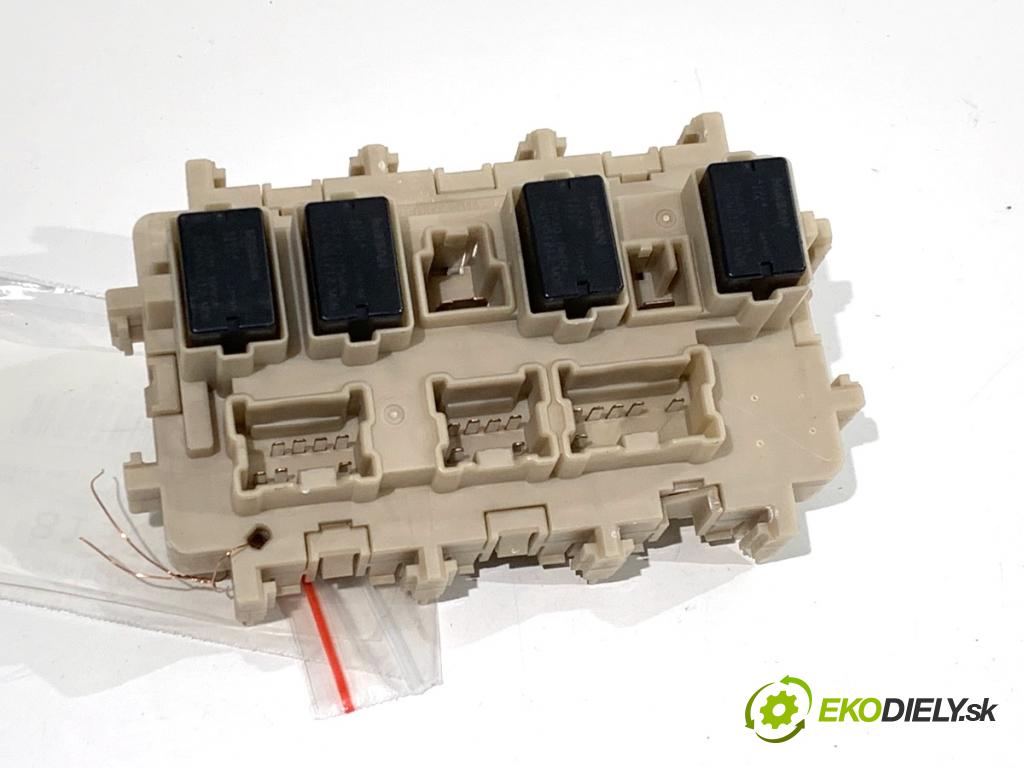 NISSAN QASHQAI J11 SUV 2015 85 kW 1.2 DIG-T 1197 skříňka poistková 4EB0A (Pojistková skříňka)