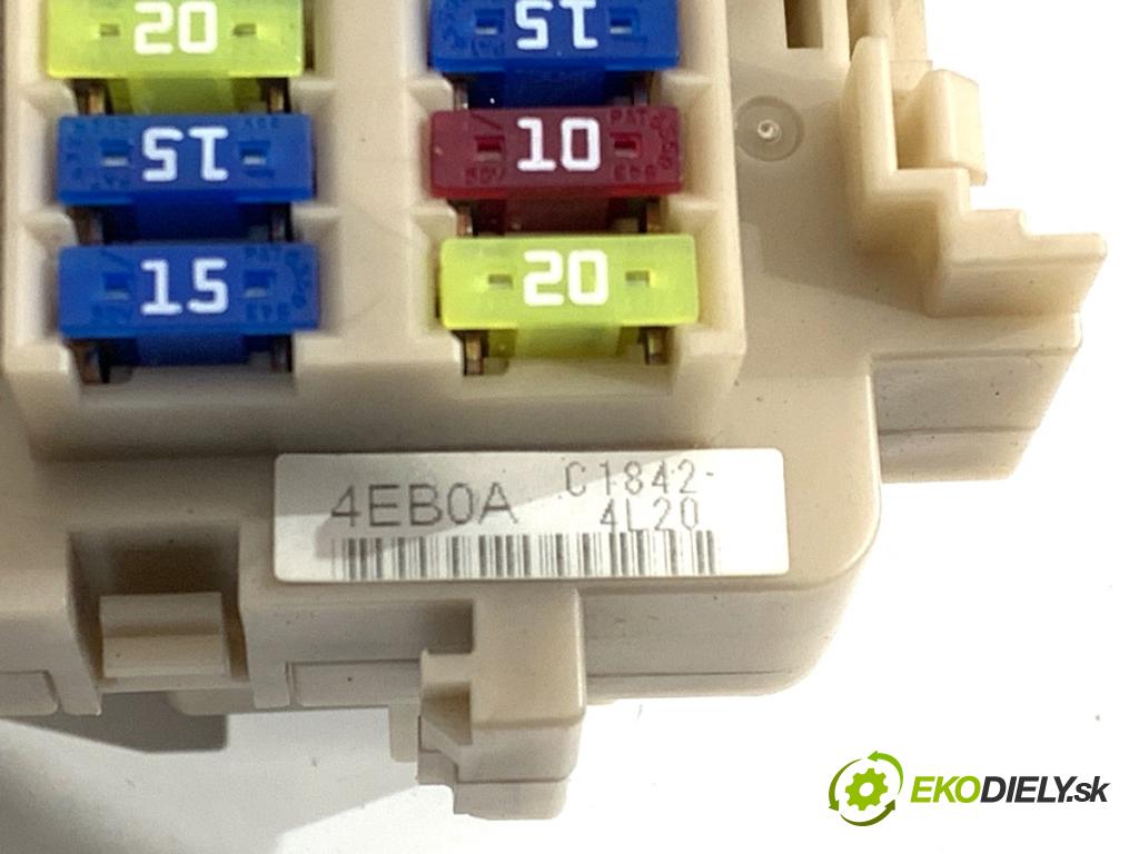 NISSAN QASHQAI J11 SUV 2015 85 kW 1.2 DIG-T 1197 skříňka poistková 4EB0A (Pojistková skříňka)