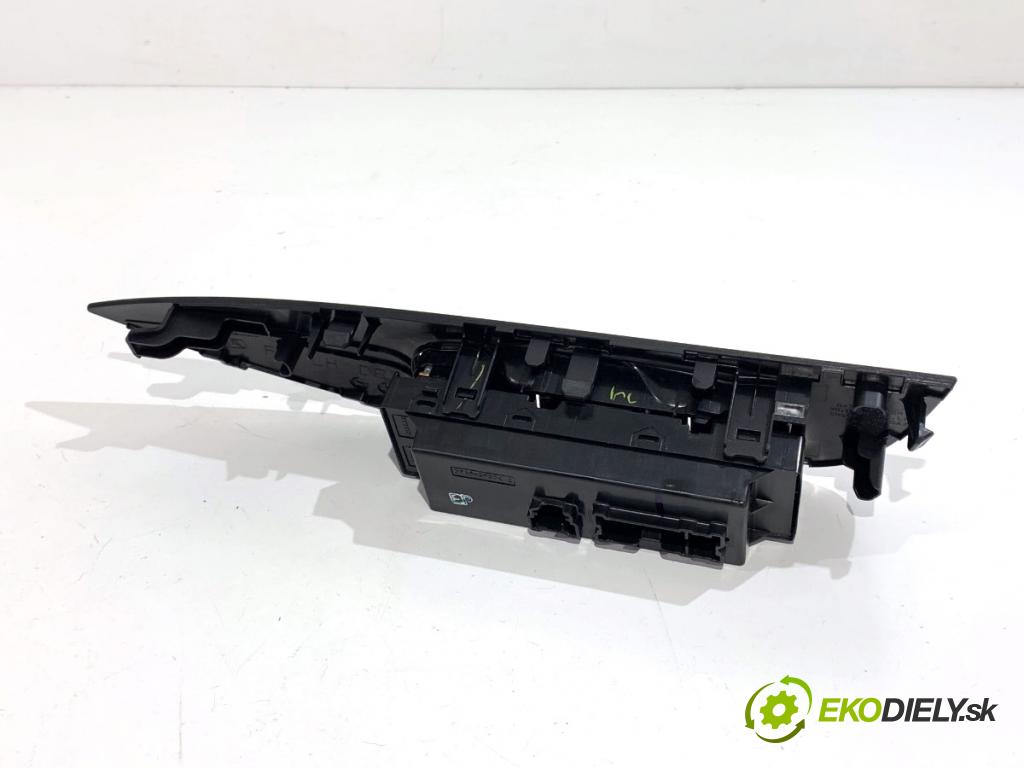 NISSAN QASHQAI J11 SUV 2015 85 kW 1.2 DIG-T 1197 Prepínač okien  (Prepínacie páčky pod volantom)