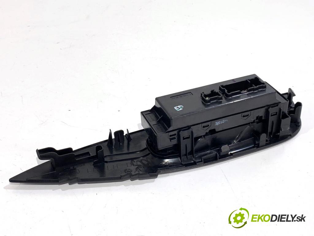 NISSAN QASHQAI J11 SUV 2015 85 kW 1.2 DIG-T 1197 Prepínač okien  (Prepínacie páčky pod volantom)