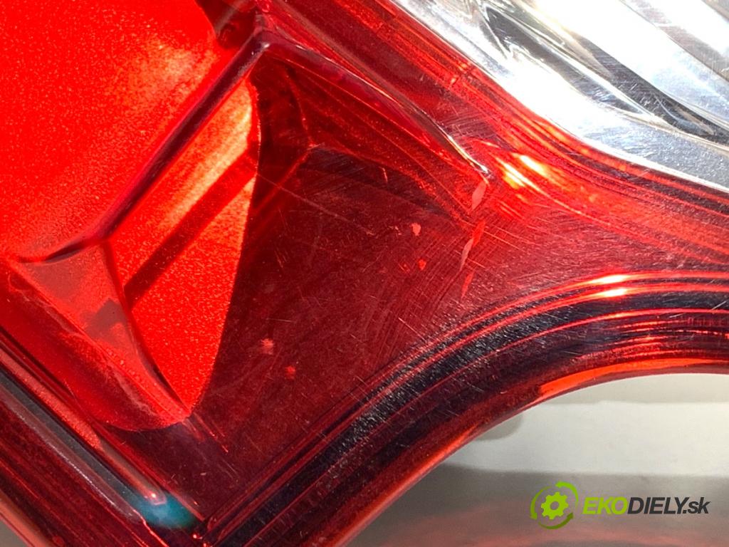 NISSAN QASHQAI J11 SUV 2015 85 kW 1.2 DIG-T 1197 Svetlo pravy zad