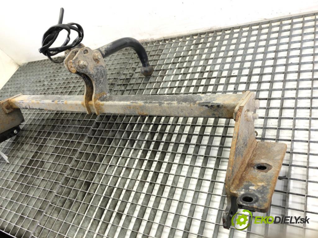 NISSAN QASHQAI J11 SUV 2015 85 kW 1.2 DIG-T 1197 Hák tažné zařízení  (Tažné zařízení)