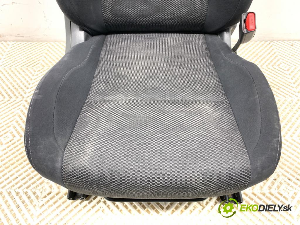 NISSAN QASHQAI J11 SUV 2015 85 kW 1.2 DIG-T 1197 Sedadlo pravy predný