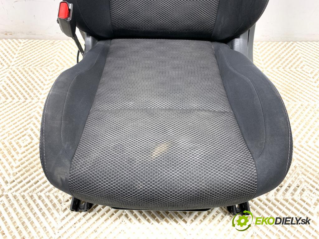 NISSAN QASHQAI J11 SUV 2015 85 kW 1.2 DIG-T 1197 Sedadlo ľavy predný