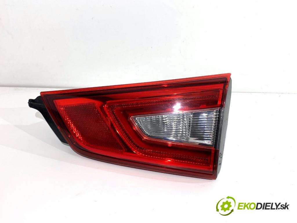 NISSAN QASHQAI J11 SUV 2015 85 kW 1.2 DIG-T 1197 Svetlo zad pravá vnútorná  (Kľučka dverí ostatné)