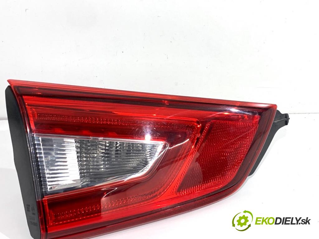 NISSAN QASHQAI J11 SUV 2015 85 kW 1.2 DIG-T 1197 Svetlo zad ľavá strana vnútorná  (Kľučka dverí ostatné)