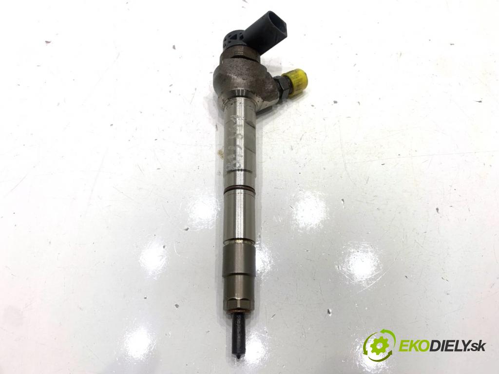 VW PASSAT B8 Kombi 2016 140 kW 2.0 TDI 1968 vstrekovač 04L130277AE (Vstrekovač paliva)