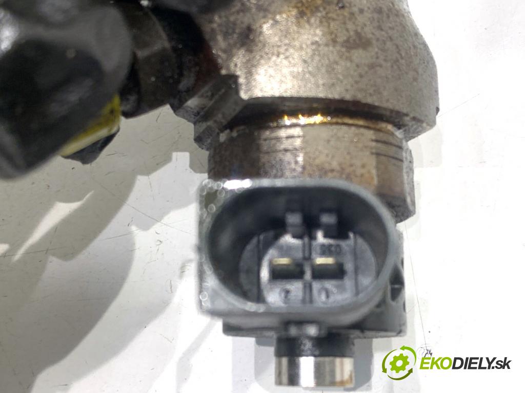 VW PASSAT B8 Kombi 2016 140 kW 2.0 TDI 1968 vstrekovač 04L130277AE (Vstrekovač paliva)