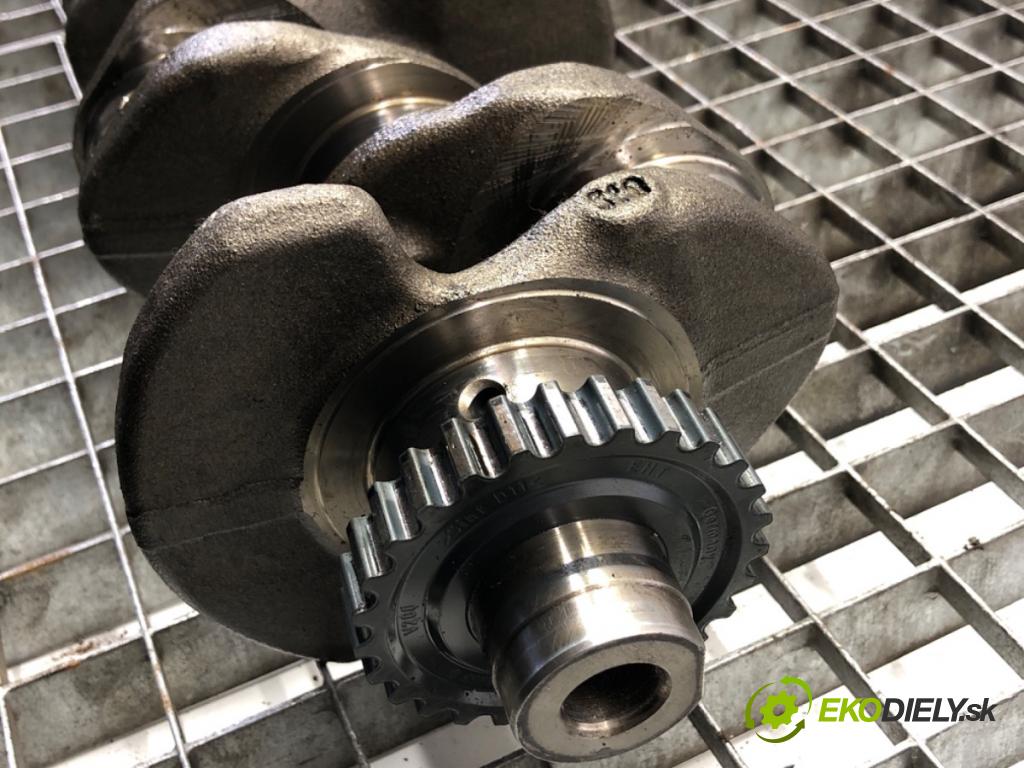 VW PASSAT B8 Kombi 2016 140 kW 2.0 TDI 1968 Kardaň, hriadeľ KLIKA: (Blok motora ostatné)