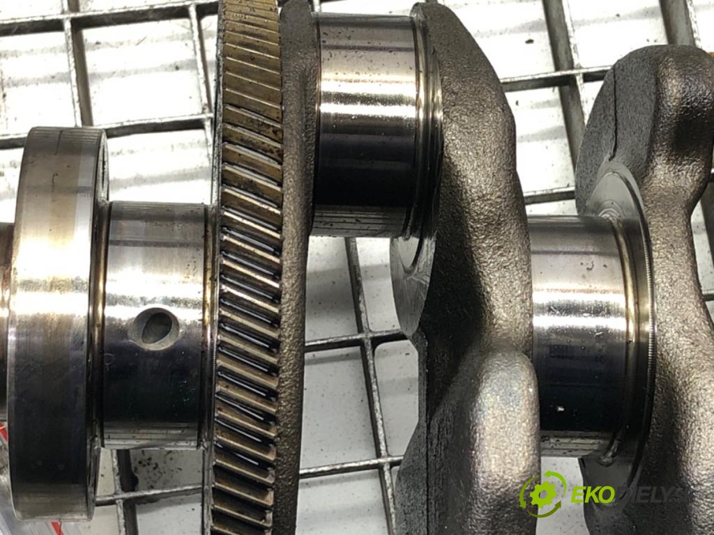 VW PASSAT B8 Kombi 2016 140 kW 2.0 TDI 1968 Kardaň, hriadeľ KLIKA: (Blok motora ostatné)