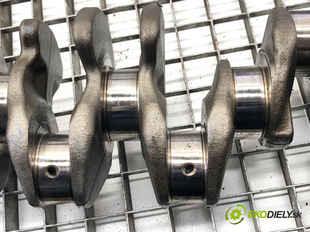 VW PASSAT B8 Kombi 2016 140 kW 2.0 TDI 1968 Kardaň, hriadeľ KLIKA: (Blok motora ostatné)