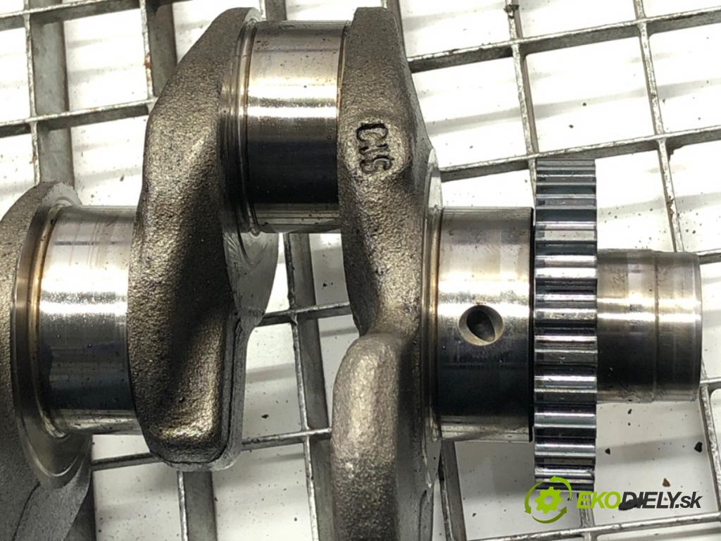 VW PASSAT B8 Kombi 2016 140 kW 2.0 TDI 1968 Kardaň, hriadeľ KLIKA: (Blok motora ostatné)
