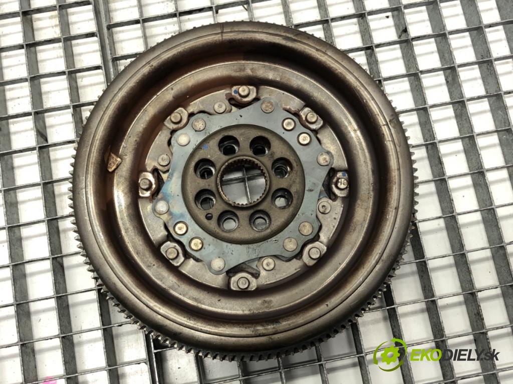 VW PASSAT B8 Kombi 2016 140 kW 2.0 TDI 1968 koleso dvojhmota 04L105266D