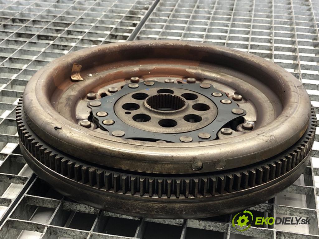 VW PASSAT B8 Kombi 2016 140 kW 2.0 TDI 1968 koleso dvojhmota 04L105266D