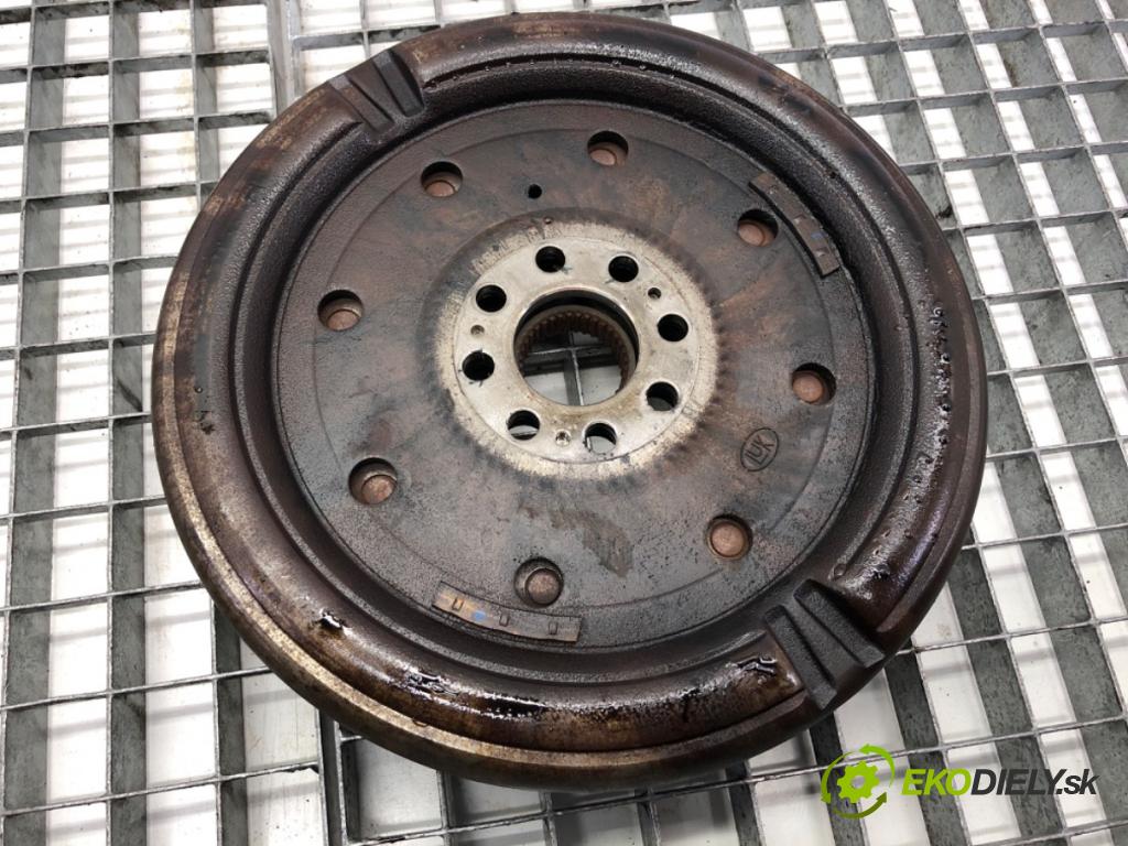 VW PASSAT B8 Kombi 2016 140 kW 2.0 TDI 1968 koleso dvojhmota 04L105266D