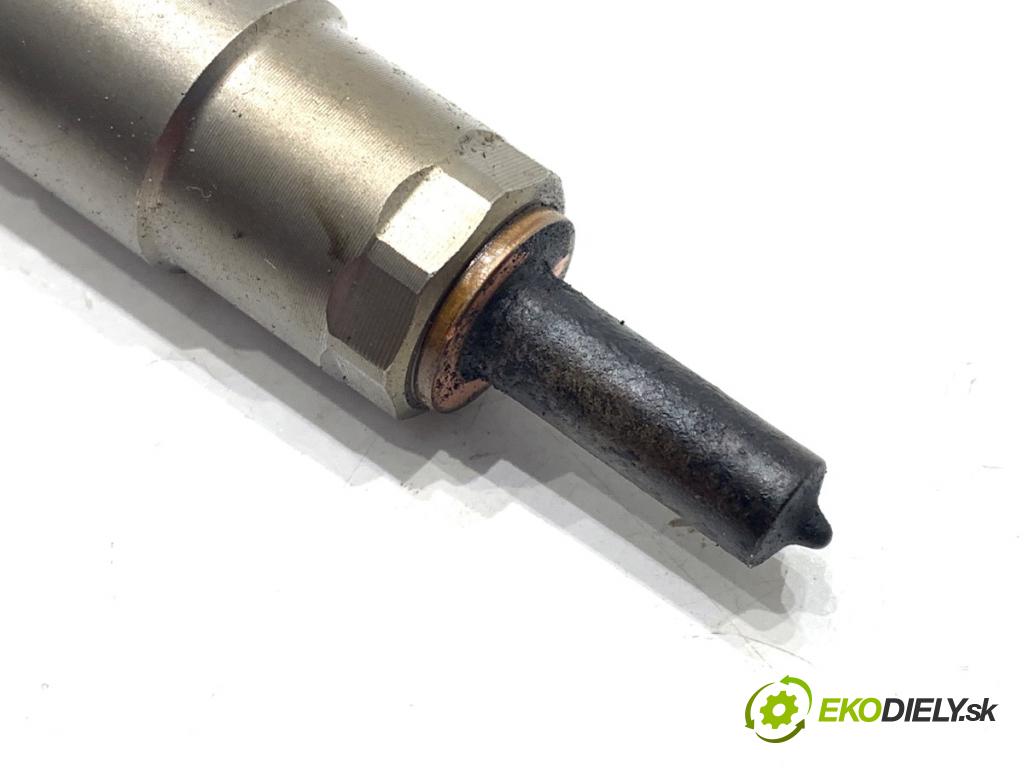 VW PASSAT B8 Kombi 2016 140 kW 2.0 TDI 1968 vstrekovač 04L130277AE (Vstrekovač paliva)