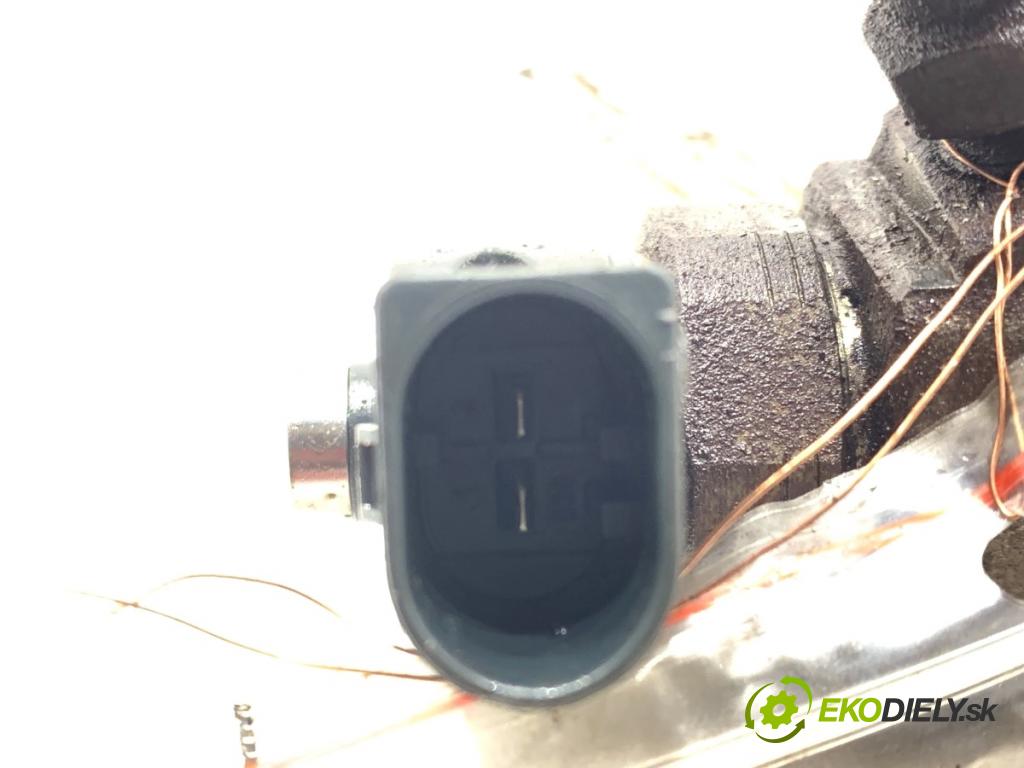 VW PASSAT B8 Kombi 2016 140 kW 2.0 TDI 1968 vstrekovač 04L130277AE (Vstrekovač paliva)