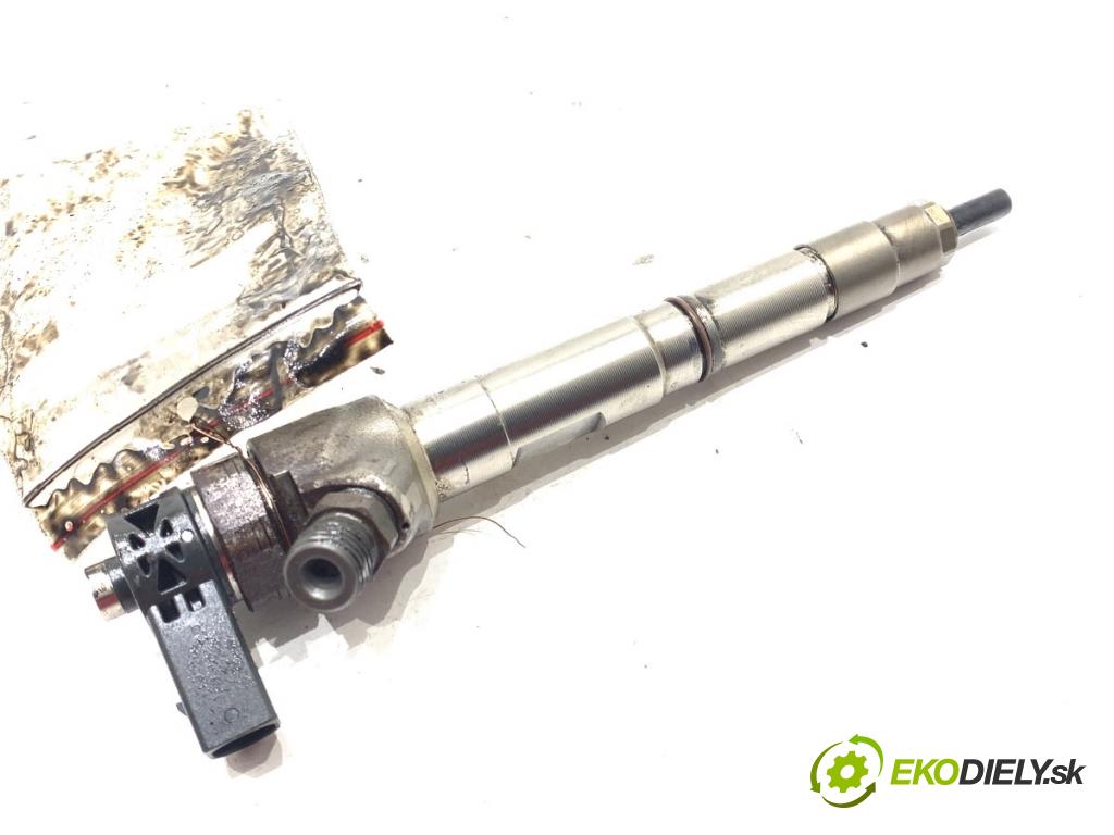 VW PASSAT B8 Kombi 2016 140 kW 2.0 TDI 1968 vstrekovač 04L130277AE (Vstrekovač paliva)