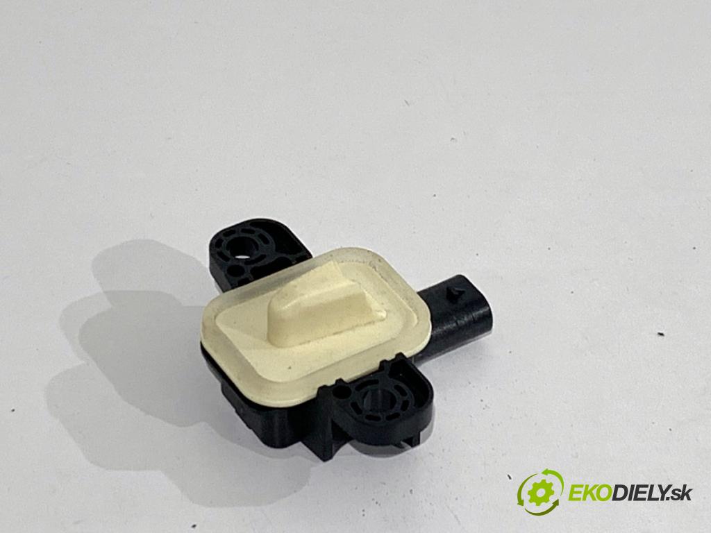 MERCEDES-BENZ GLE SUV 2018 190 kW 350 d 4-matic (166.024) 2987 Snímač nárazu A1668210351 (Snímač nárazu)