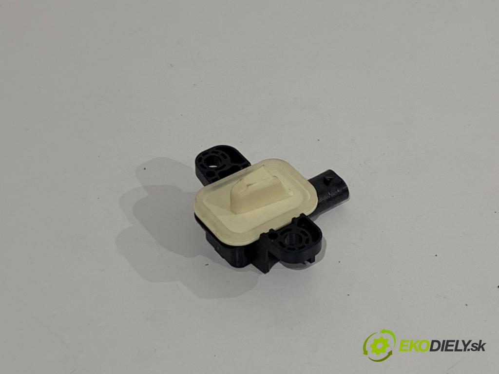 MERCEDES-BENZ GLE SUV 2018 190 kW 350 d 4-matic (166.024) 2987 Snímač nárazu A1668210351 (Snímač nárazu)