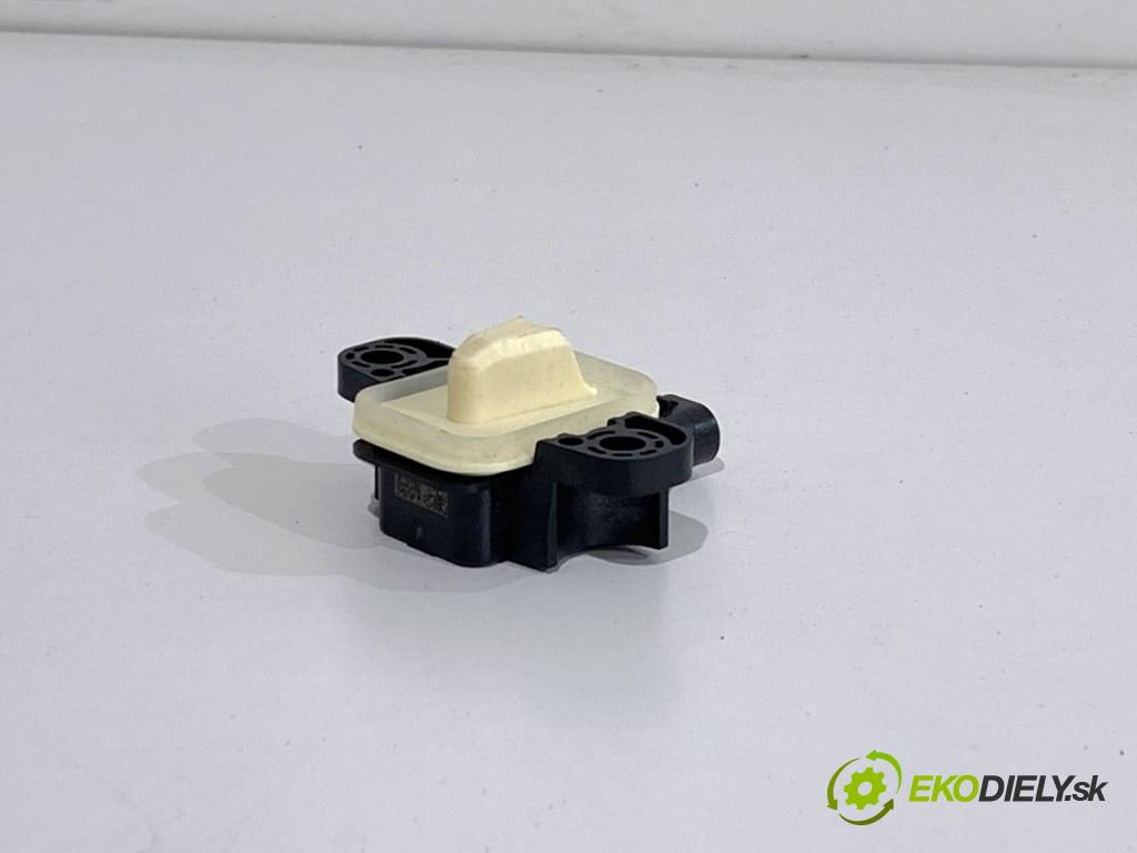 MERCEDES-BENZ GLE SUV 2018 190 kW 350 d 4-matic (166.024) 2987 Snímač nárazu A1668210351 (Snímač nárazu)