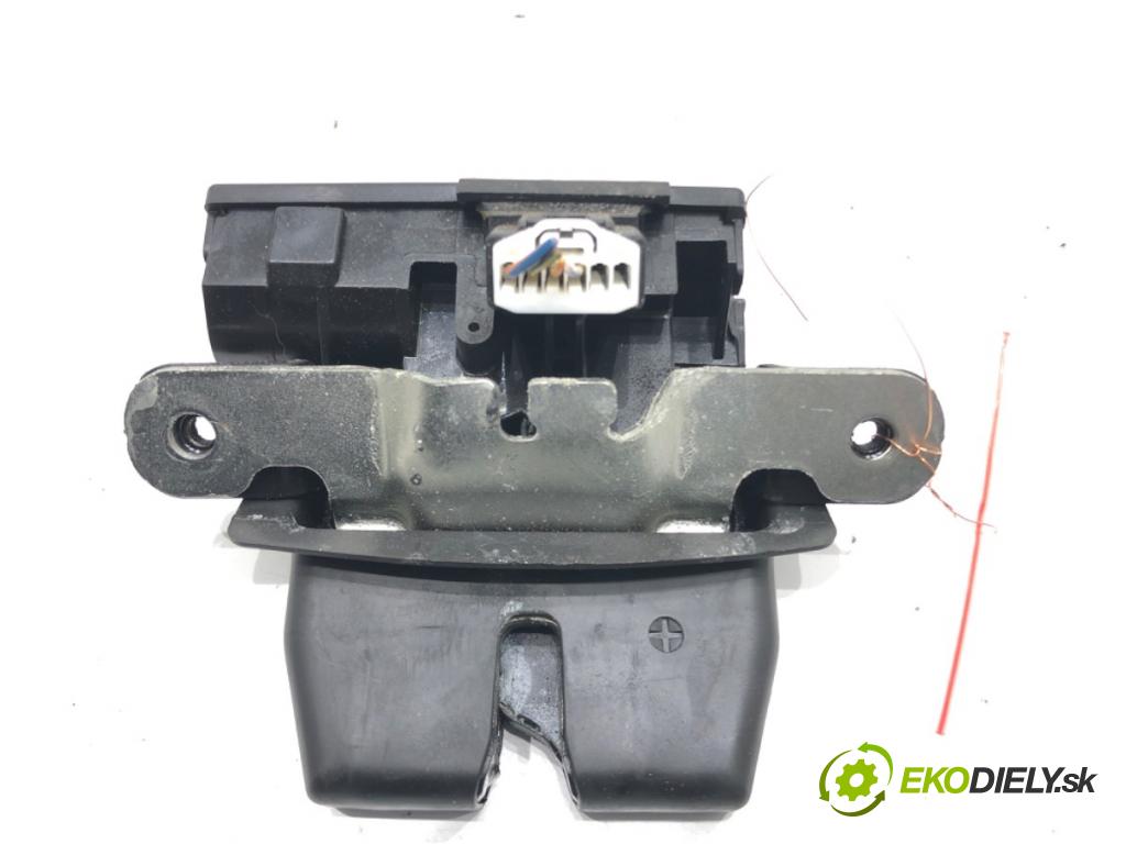FORD FIESTA MK7 liftback 2015 70 kW 1.5 TDCi 1499 zámok dveří zadní část 8A61-A442A66-BE