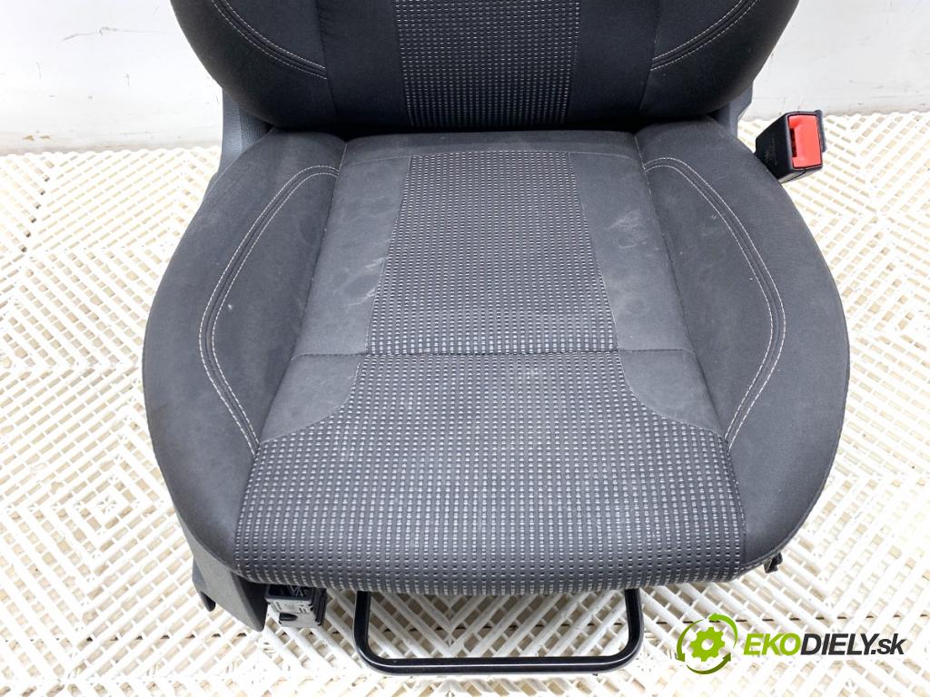 FORD FIESTA MK7 liftback 2015 70 kW 1.5 TDCi 1499 Sedadlo pravy predný