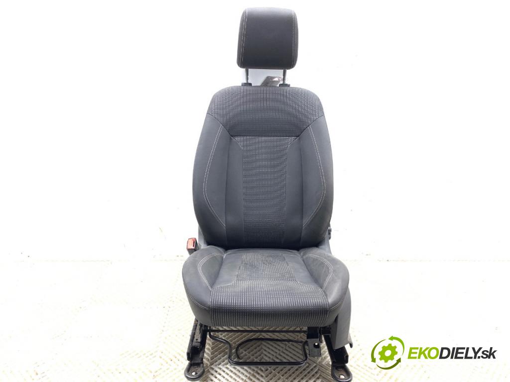 FORD FIESTA MK7 liftback 2015 70 kW 1.5 TDCi 1499 Sedadlo ľavy predný 