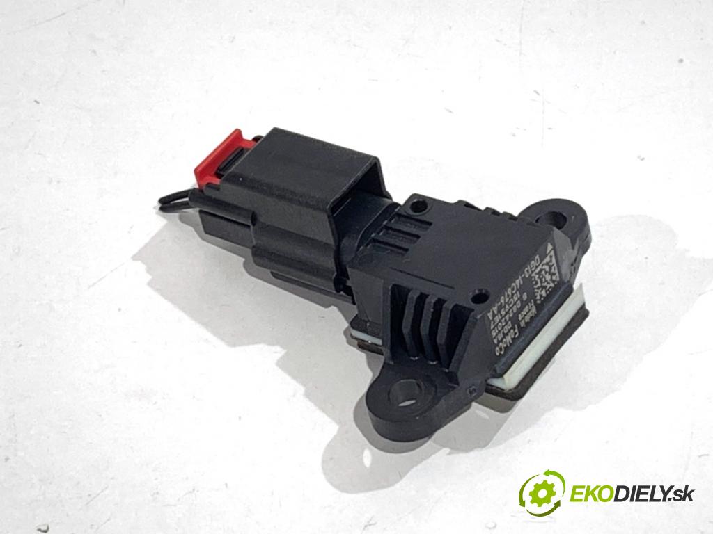 FORD FIESTA MK7 liftback 2015 70 kW 1.5 TDCi 1499 Snímač nárazu DG13-14C676-AA (Snímač nárazu)