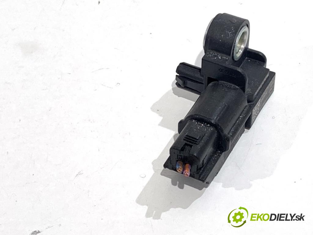 FORD FIESTA MK7 liftback 2015 70 kW 1.5 TDCi 1499 Snímač nárazu FR3T-148006-AA (Snímač nárazu)