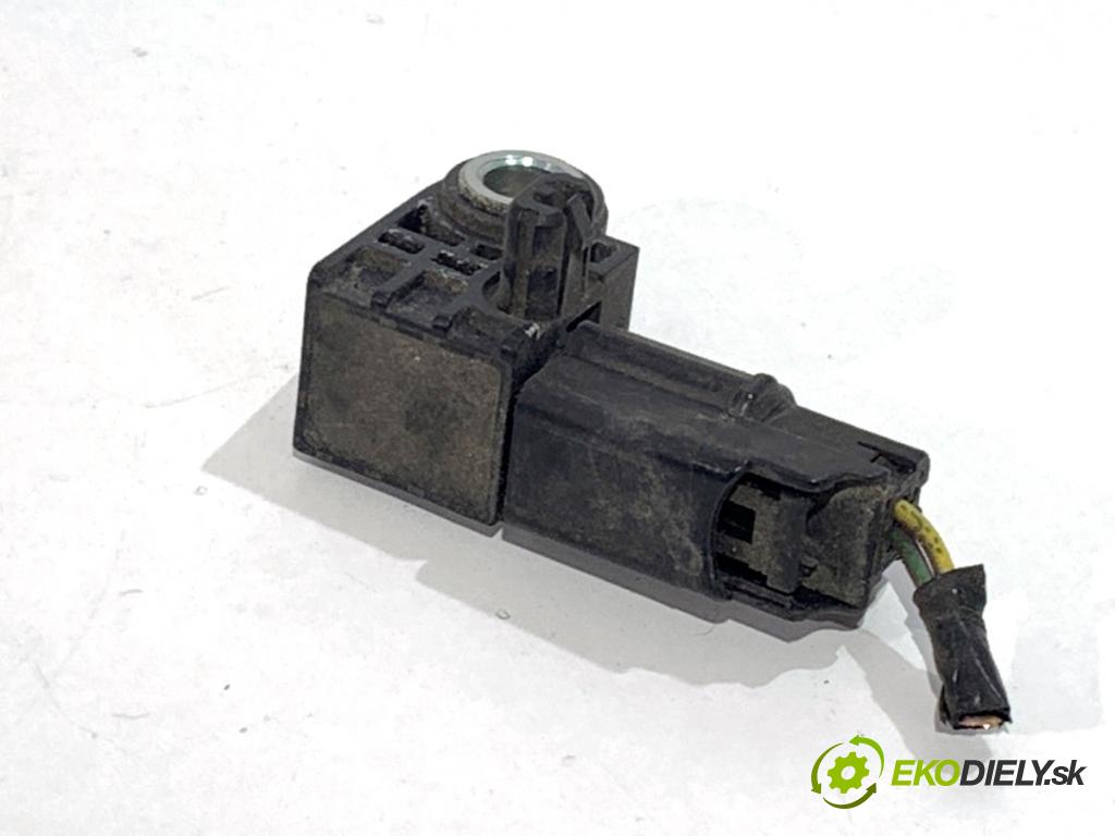 FORD FIESTA MK7 liftback 2015 70 kW 1.5 TDCi 1499 Snímač nárazu FR3T-14B006-AA (Snímač nárazu)