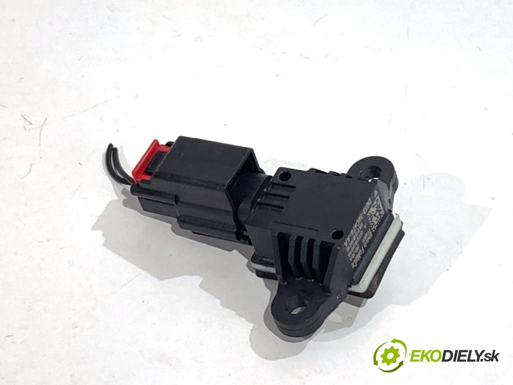 FORD FIESTA MK7 liftback 2015 70 kW 1.5 TDCi 1499 Snímač nárazu DG13-14C676-AA (Snímač nárazu)