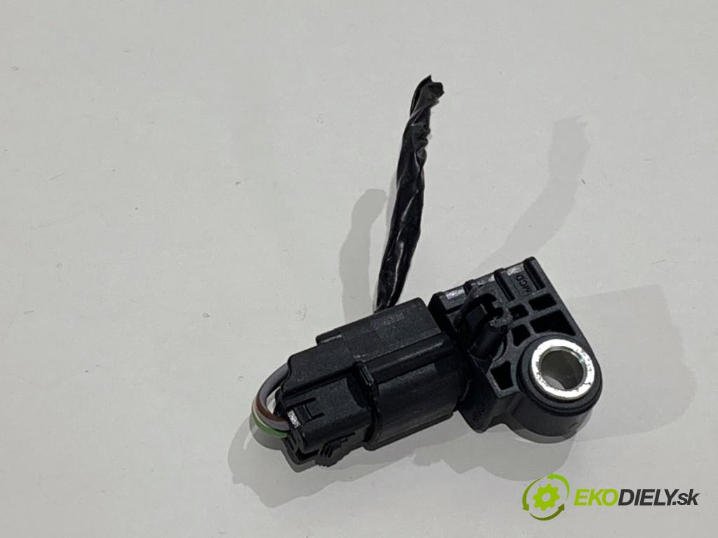 FORD FIESTA MK7 liftback 2015 70 kW 1.5 TDCi 1499 Snímač nárazu FR3T-14B006-AA (Snímač nárazu)