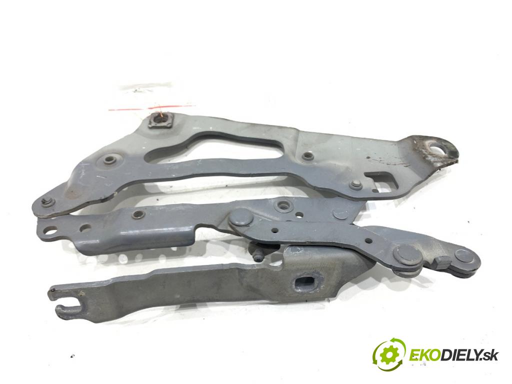 BMW F07 liftback 2013 135 kW 520 d 1995 závěs kapoty pravý přední část 7046324