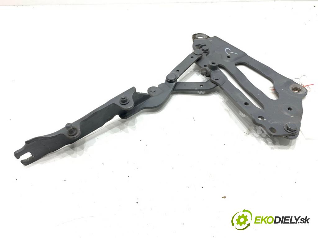 BMW F07 liftback 2013 135 kW 520 d 1995 závěs kapoty pravý přední část 7046324