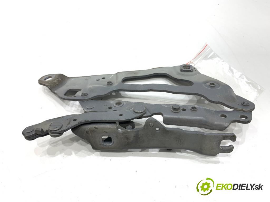 BMW F07 liftback 2013 135 kW 520 d 1995 závěs kapoty levý přední část 7046323