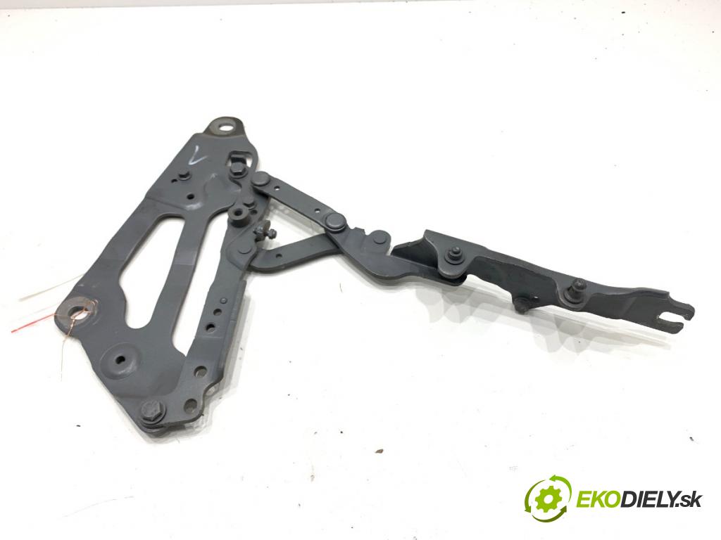 BMW F07 liftback 2013 135 kW 520 d 1995 závěs kapoty levý přední část 7046323