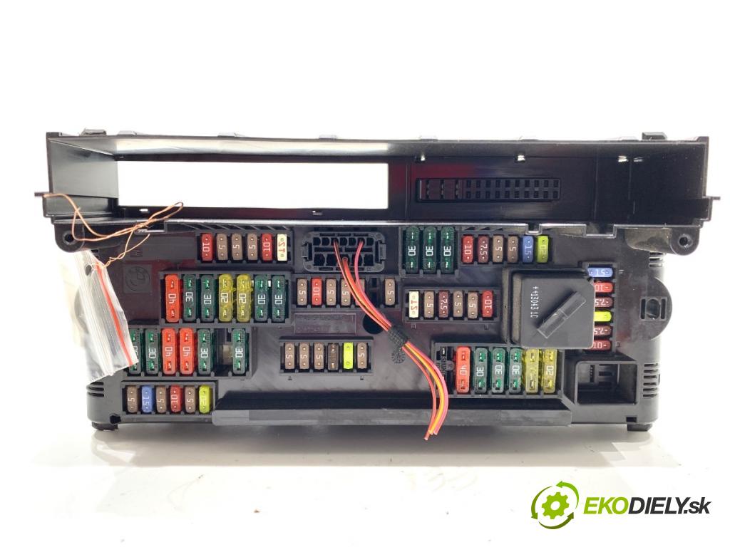 BMW F07 liftback 2013 135 kW 520 d 1995 skříňka poistková 1703344 (Pojistková skříňka)