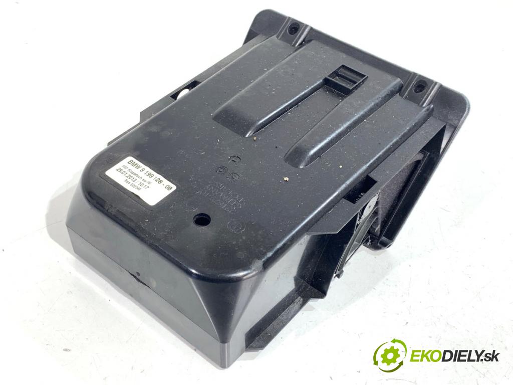 BMW F07 liftback 2013 135 kW 520 d 1995 Priehradka, kastlík volantu 9199128