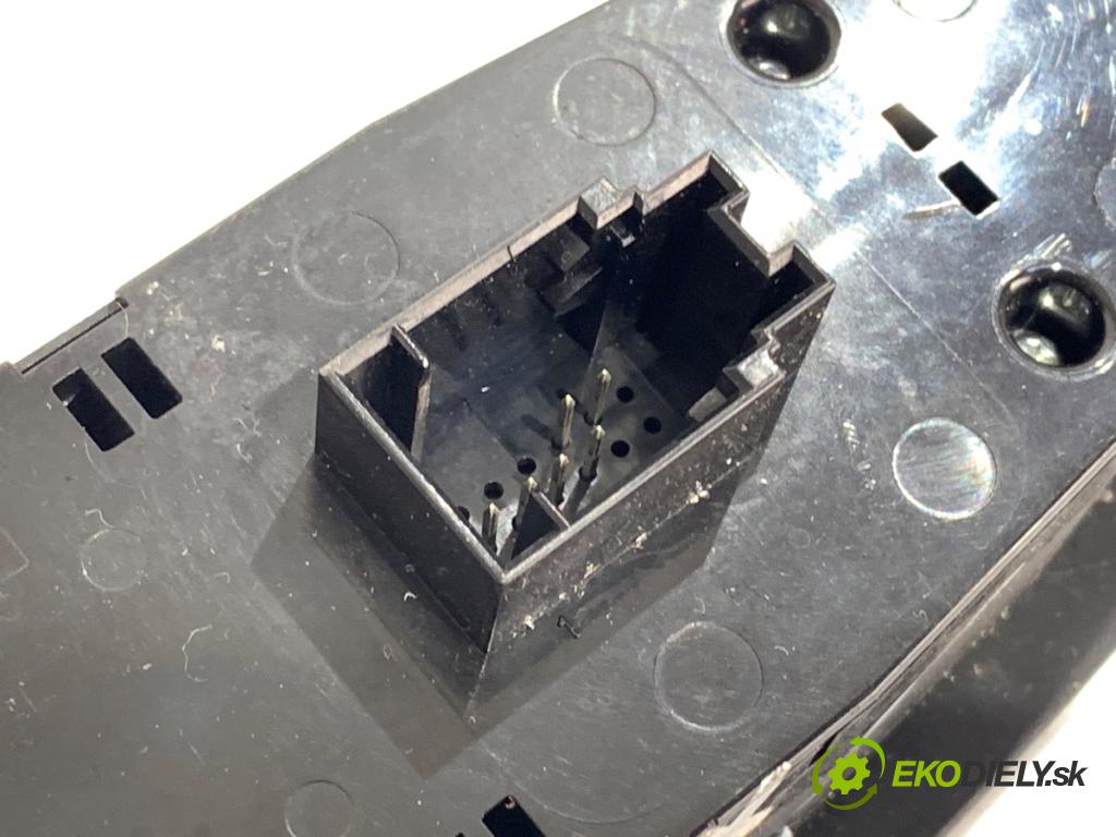 BMW F07 liftback 2013 135 kW 520 d 1995 Prepínač okien 9241955 (Prepínacie páčky pod volantom)