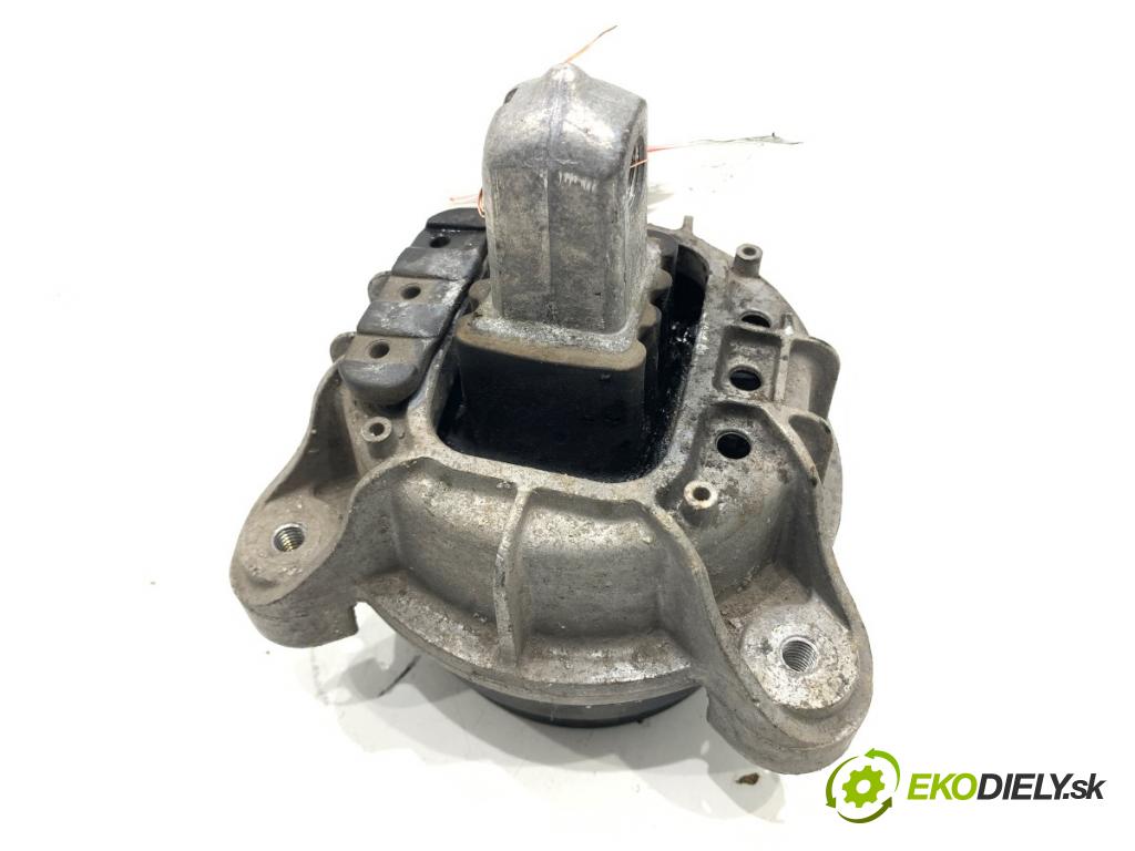 BMW F07 liftback 2013 135 kW 520 d 1995 AirBag motora pravý 6785602
