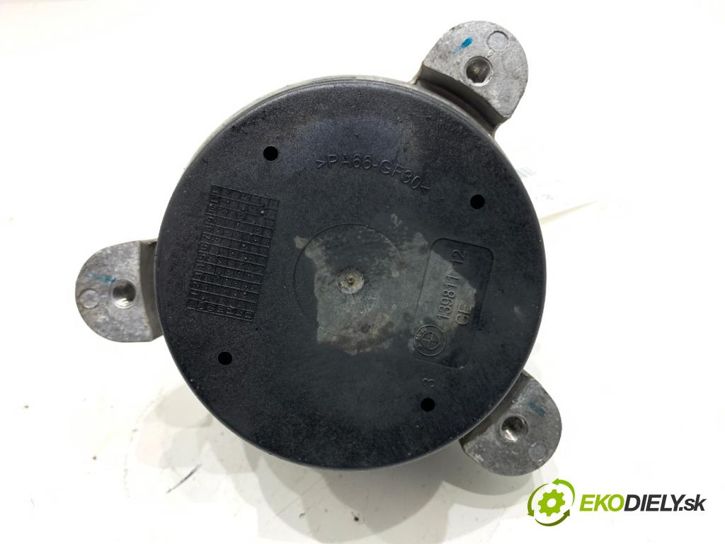 BMW F07 liftback 2013 135 kW 520 d 1995 AirBag motora pravý 6785602