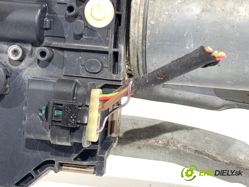 BMW F07 liftback 2013 135 kW 520 d 1995 Mechanizmus stieračov predný 4899837 (Motorček stieračov predný)