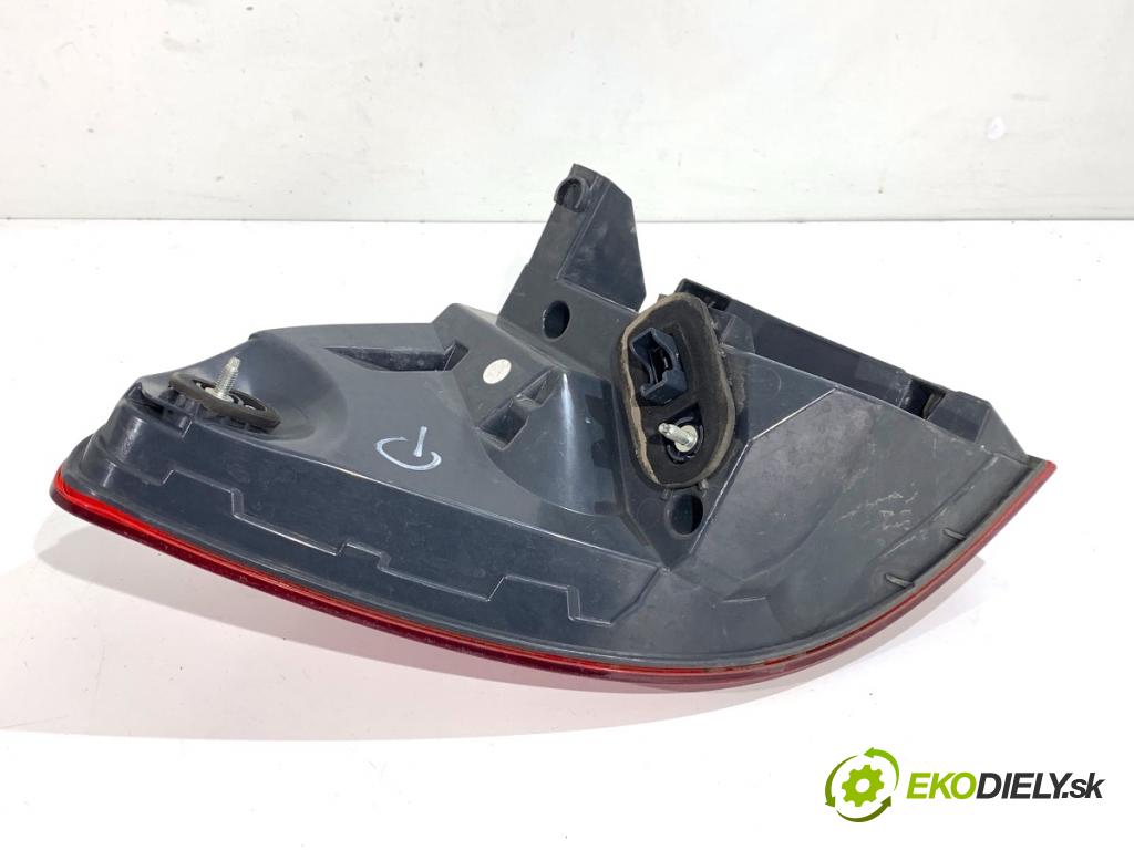 BMW F07 liftback 2013 135 kW 520 d 1995 Svetlo pravy zad