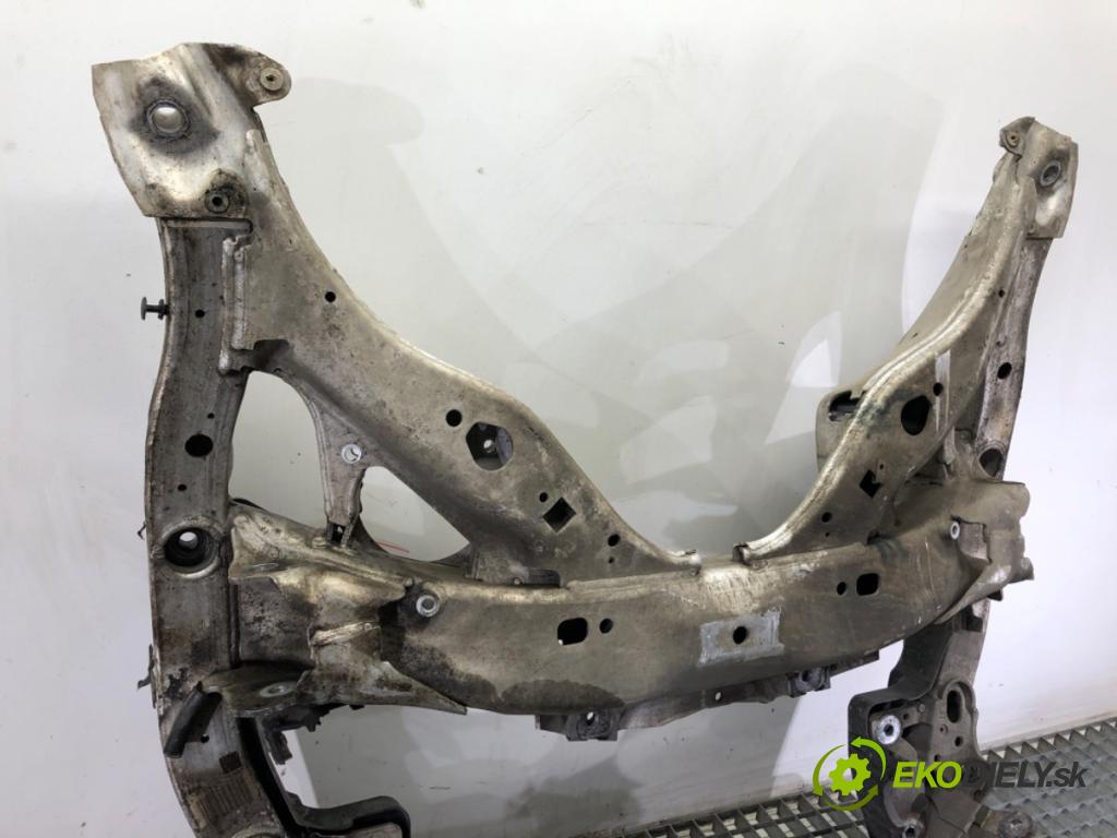 BMW F07 liftback 2013 135 kW 520 d 1995 výztuha pod motor 6797644 (Přední výztuha)