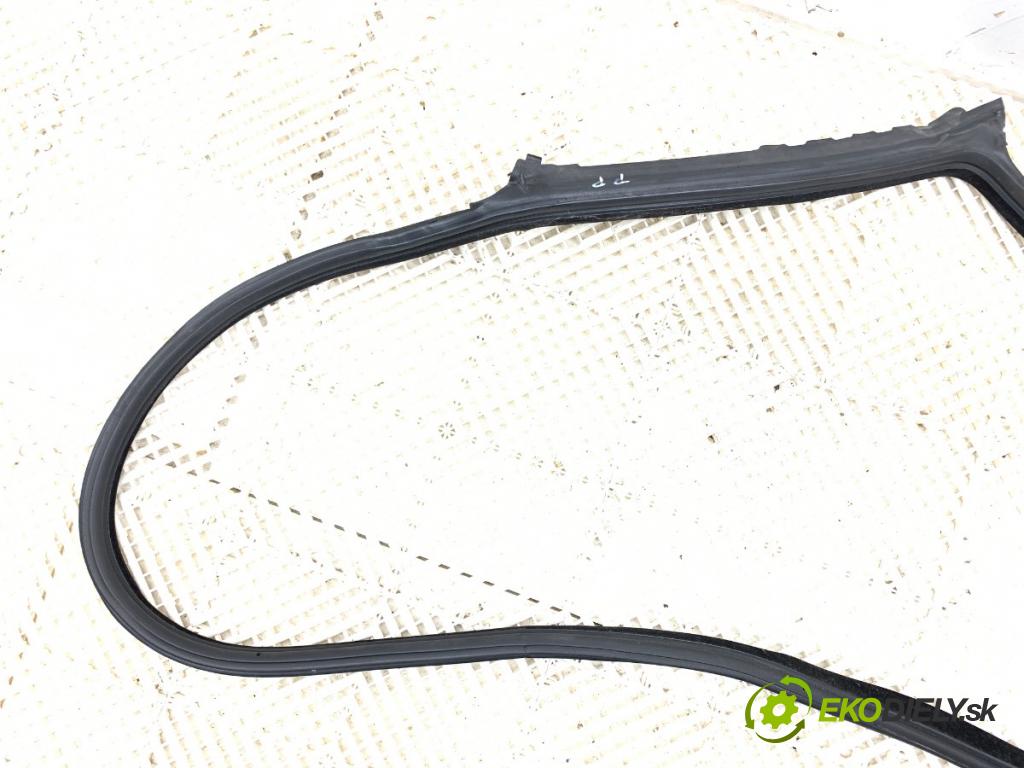 BMW F07 liftback 2013 135 kW 520 d 1995 tesnenie Dvere predný pravá