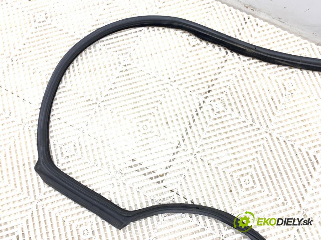 BMW F07 liftback 2013 135 kW 520 d 1995 těsnění dveře zadní část levá strana  (Karoserie ostatní)